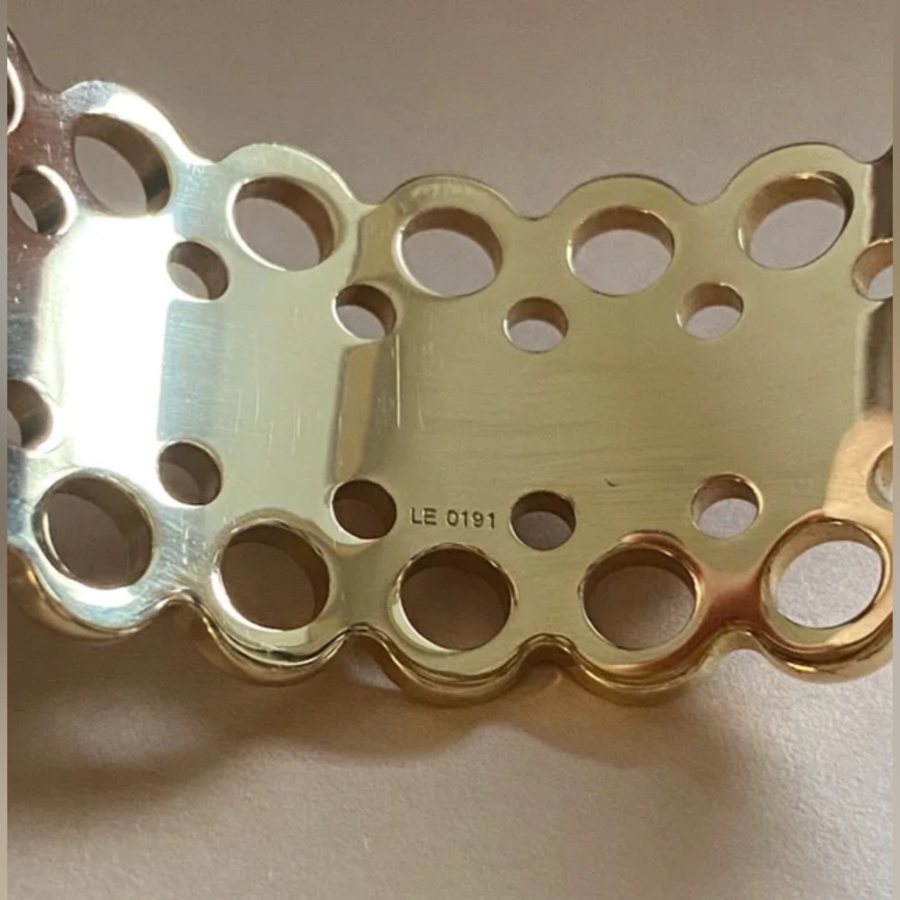 Louis Vuitton Wide Bangle Bracelet Hide & Seek Gold Tone Coral Studs Box Small - Picture 5 of 6